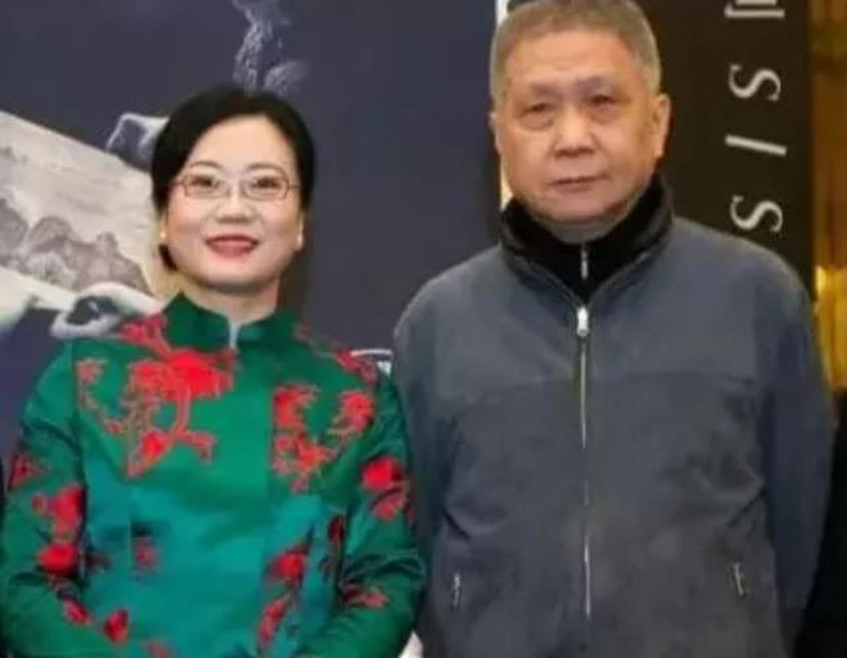 马未都的身价高达100多亿,有人调侃他说:"老马,老婆该换了",马未都