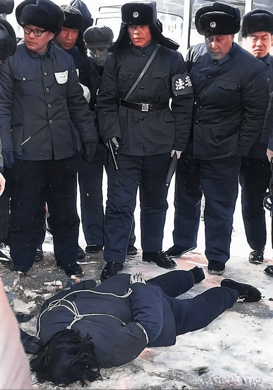 王守信原先是黑龙江省宾县,一家国企的燃料公司经理,刚开始她还兢兢业