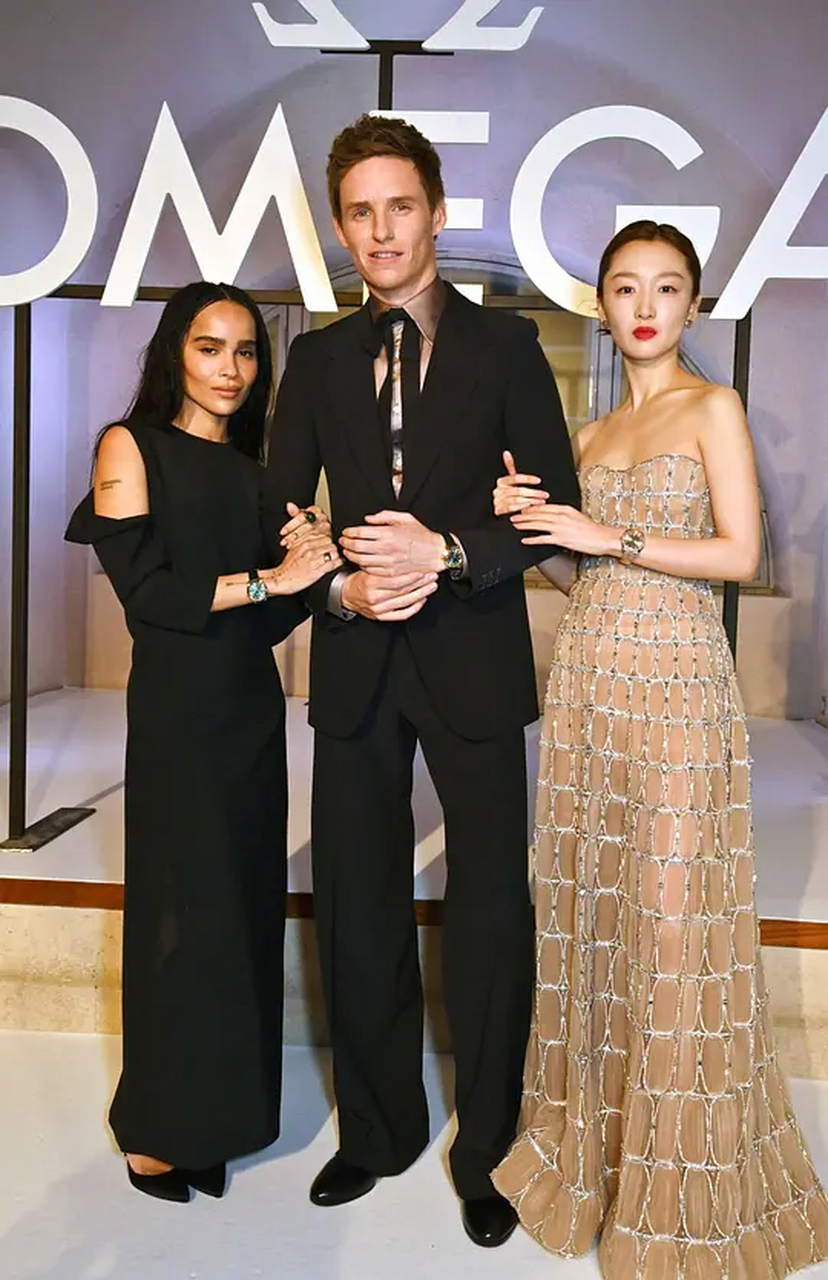 "小雀斑"埃迪·雷德梅恩,"猫女"佐伊·克罗维兹,周冬雨同框亮相某品牌