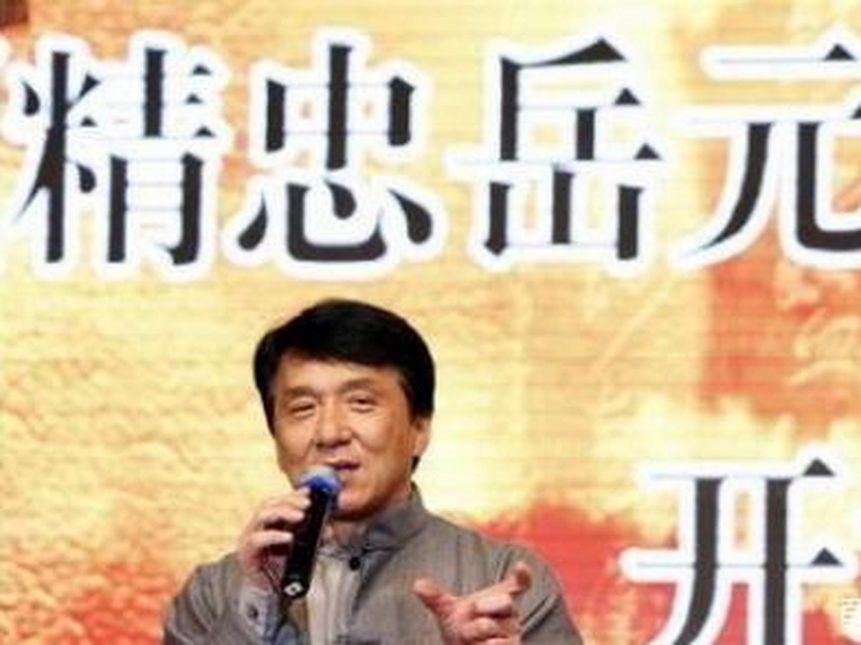 在电视剧《精忠岳元帅》的记者会上,成龙自信满满地说"我最适合演