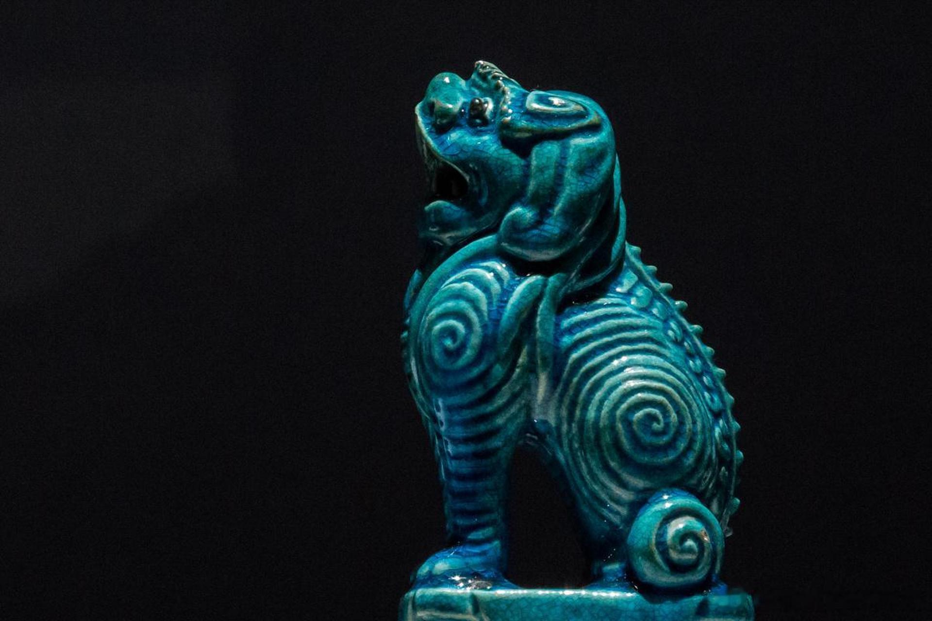 这一抹醉人的孔雀蓝…明代.孔雀蓝釉坐狮//湖南博物院藏