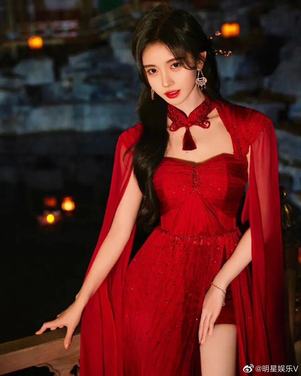 鞠婧祎# 一袭红裙复古优雅,楚楚动人! 676767