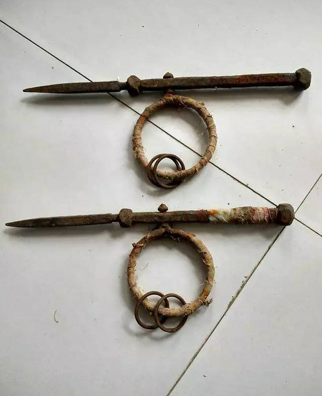 传统武术器械:峨眉刺 峨嵋刺(也叫分水峨嵋刺)相传是我国古代水战中