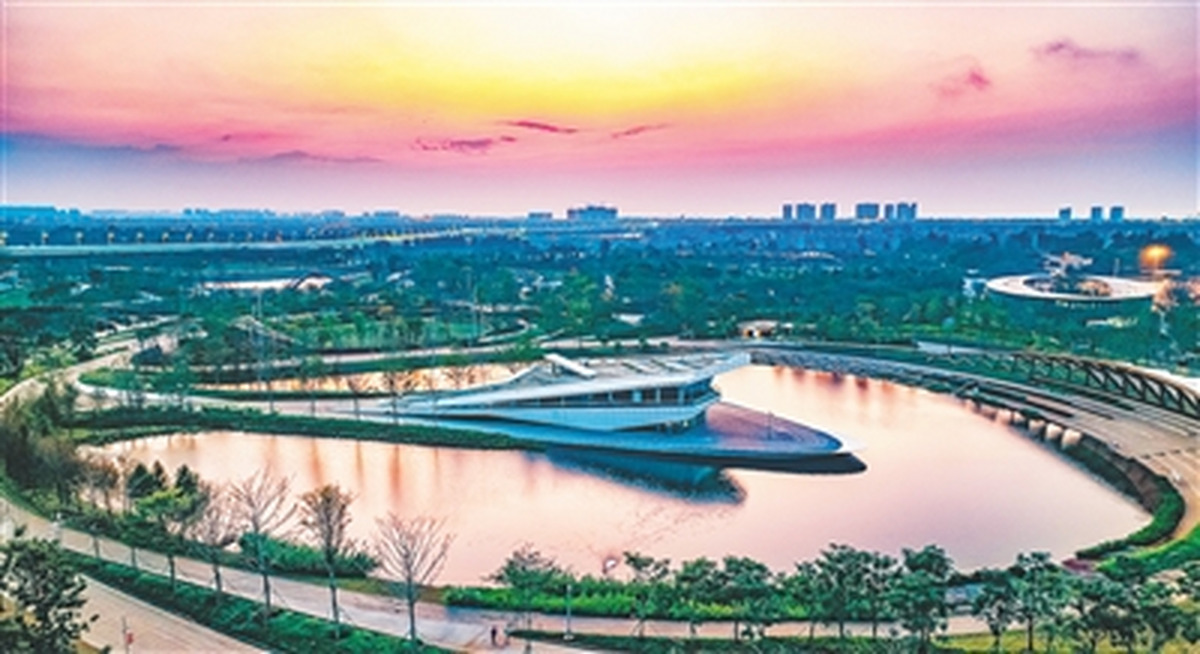 海口市西秀公园水上剧场,建有雨林之心,水上剧场,儿童乐园,篮球场