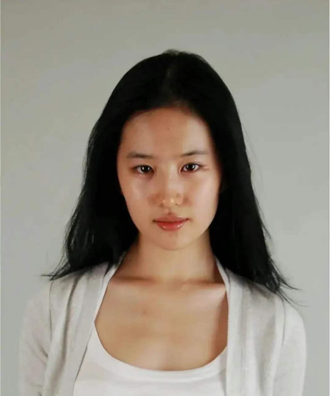 刘亦菲的纯素颜照曝光,再也不是仙气飘飘的美人了,这个颜值只能算是