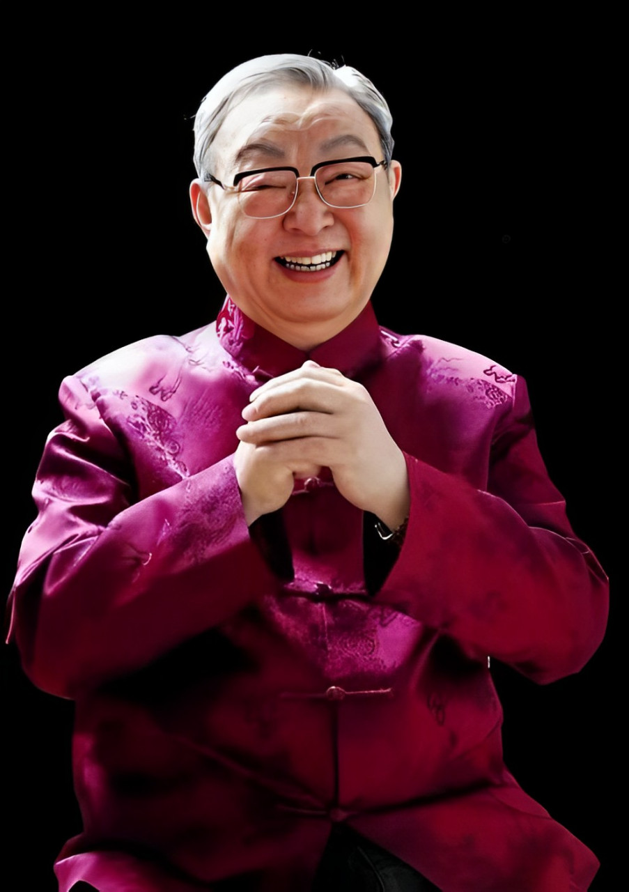唐杰忠,作为获得"中国曲艺牡丹奖终身成就奖"的相声大师,因看着儿子