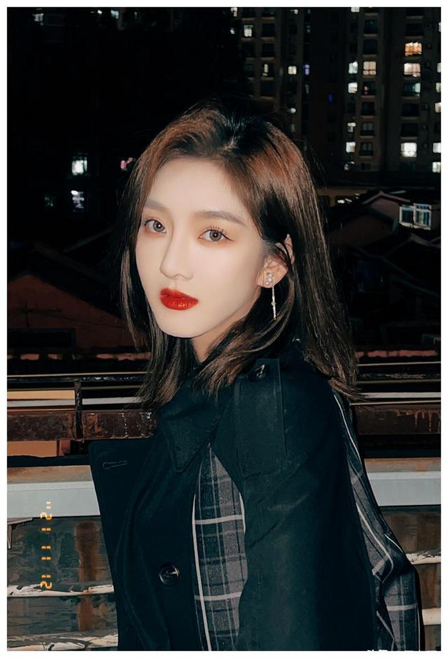 美女艺人snh48-青钰雯迷人美照欣赏,好美