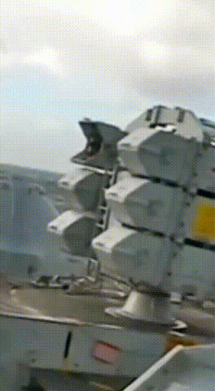 当年看着不错的海狼防空导弹, 开盖动作有些喜感,哈哈.