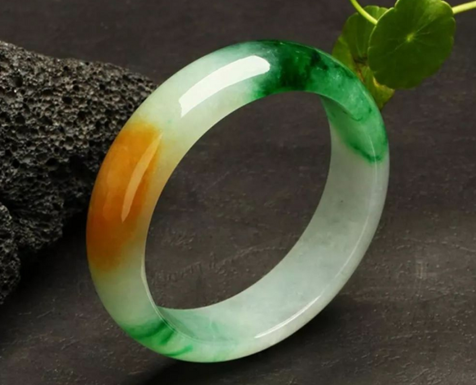 b c货翡翠鉴别特征 #点击头像看直播# b c货#翡翠# 鉴别特征有以下3点