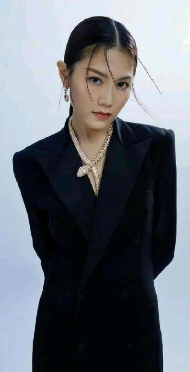 周秀娜是一位知名的中国内地女演员,她在演艺界拥有较高的知名度和