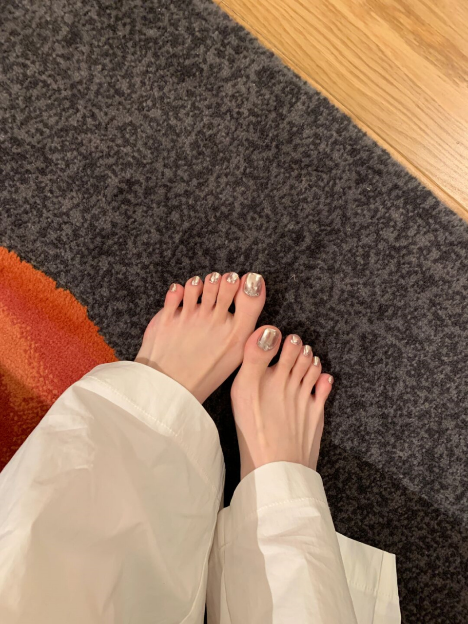 显白气质的魔镜粉脚美甲  极光甲做在脚趾06上也好看辣!