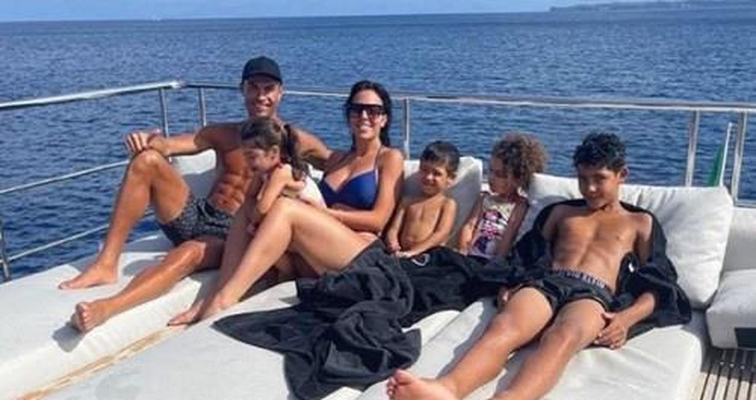 c罗ins发博承认女友怀双胞胎 乔治娜个人资料哪里人结婚没