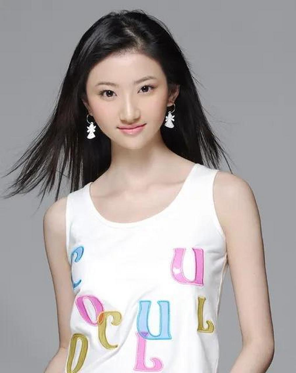 美女景甜真是太可怜了,作为娱乐圈二线明星,和张继科在一起应该是高攀