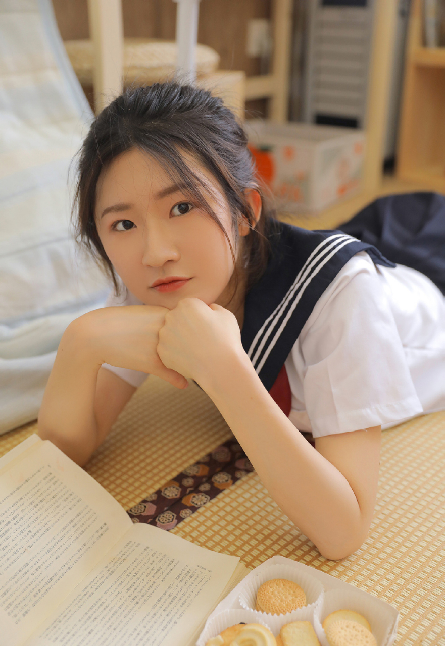 日系水手服少女可爱写真
