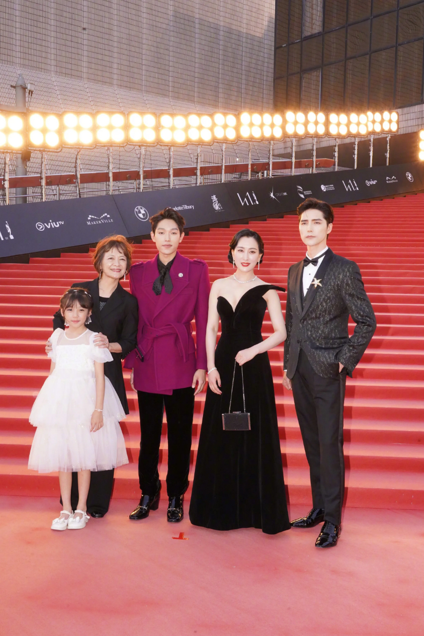 马苏与李小璐曾是一对好闺蜜,因为"夜宿门"事件,两人事业一落千丈,无