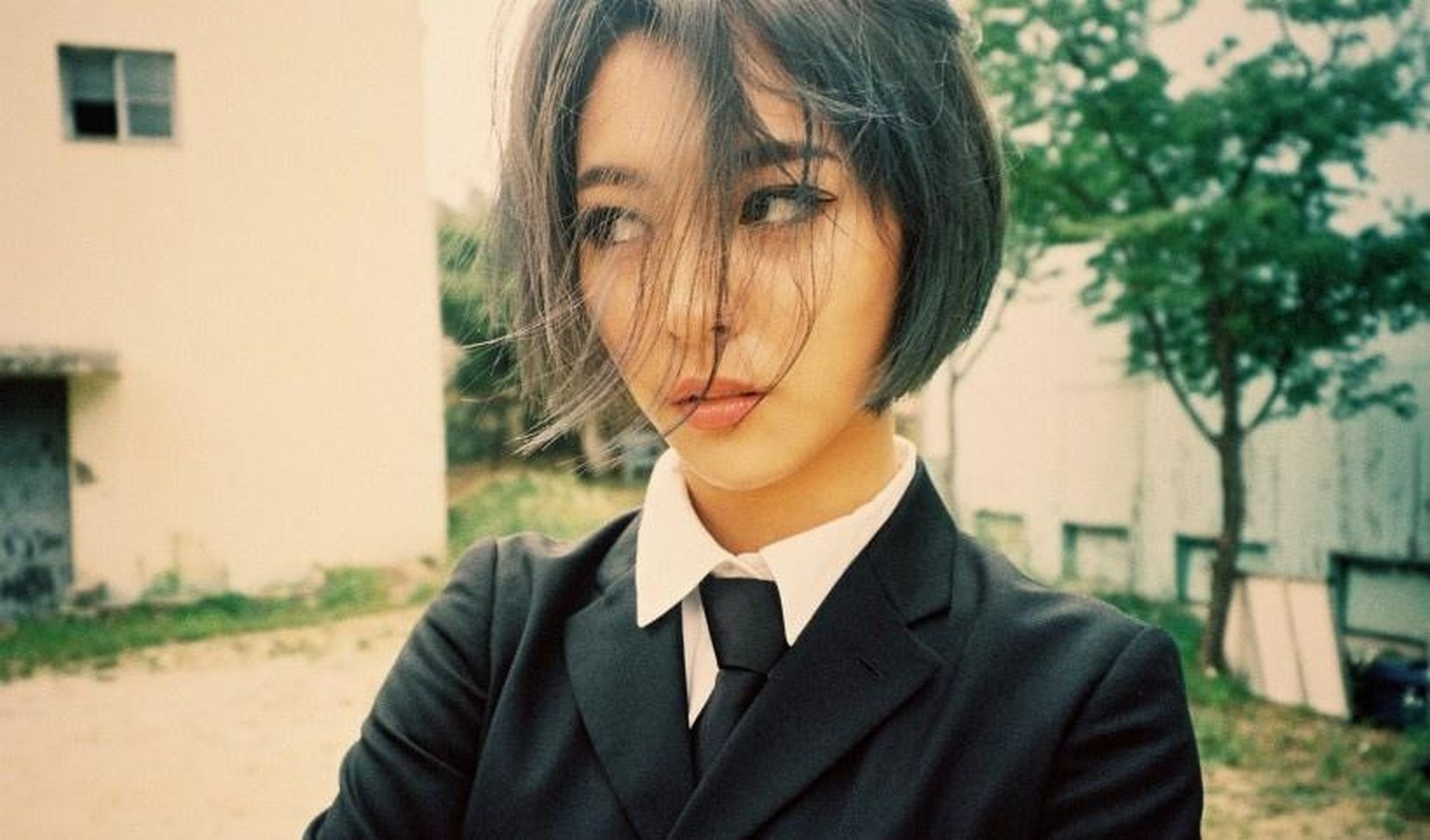 fx成员luna朴善怜诱惑半面妆专辑内页写真