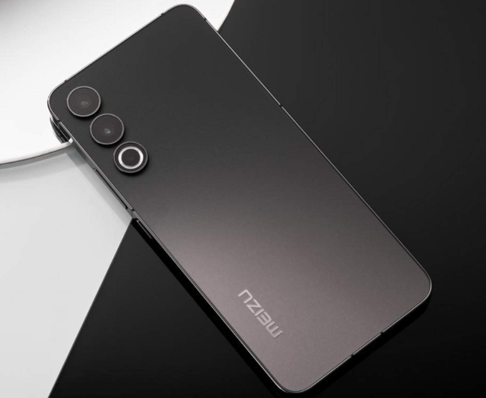 百度618优选好货# 魅族 20手机采用了磨砂玻璃的后盖材质,整体是雌浇