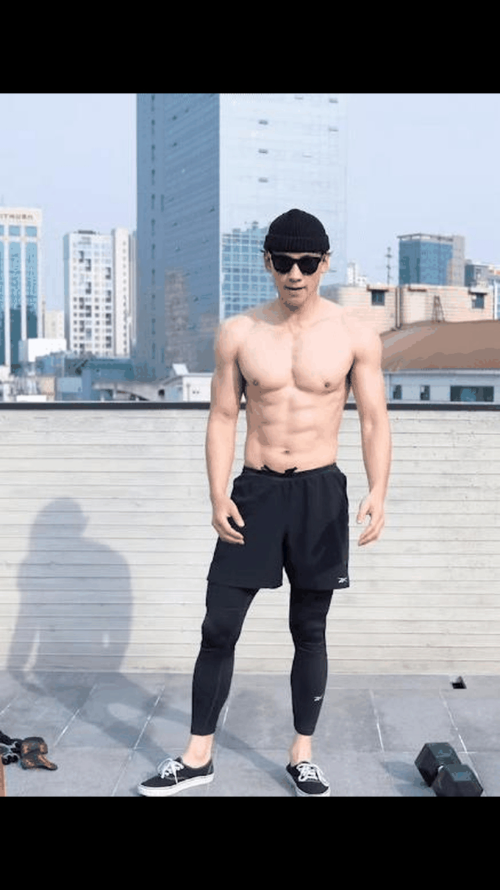 gif创作人# 37岁的rain身材太好了吧,这个腹肌真的服了!