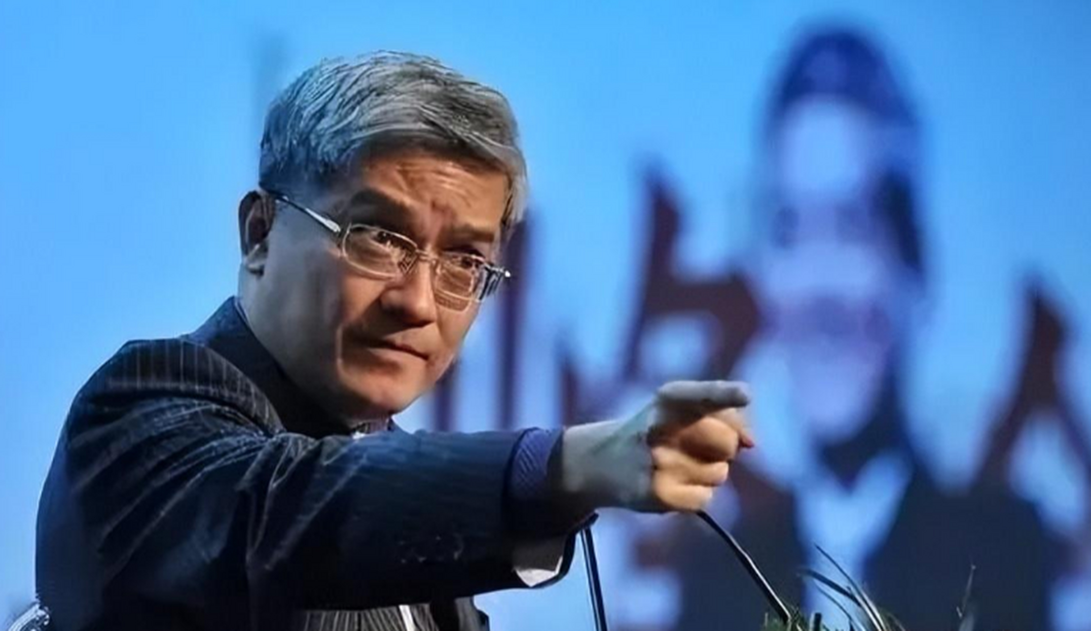 郎咸平:"白嫖"廖洁晶3年,给小三扣上900万债务 郎咸平背叛自己老婆