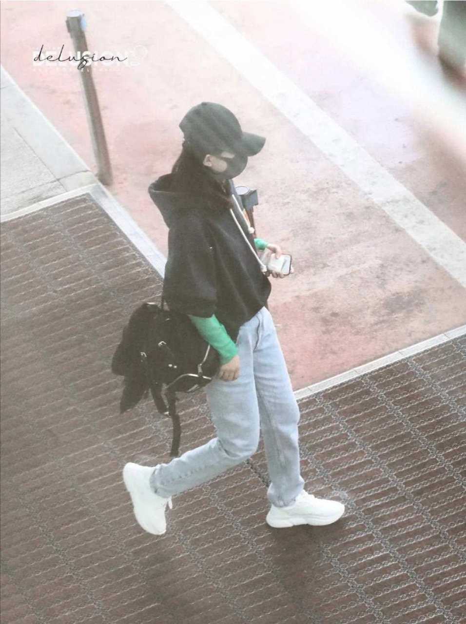 【个人观点仅供参考】[社会] 中假期,赵丽颖也不闲着,复工开始了.