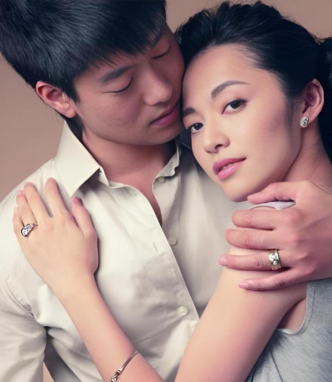 不久之后,姚晨发现了曹郁私藏了10万块钱的存折,并夹着好几张开房票据