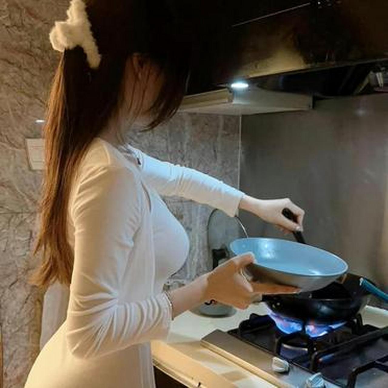 如果每天有这样的美女亲自下厨给你做饭,你会胖到多少斤?