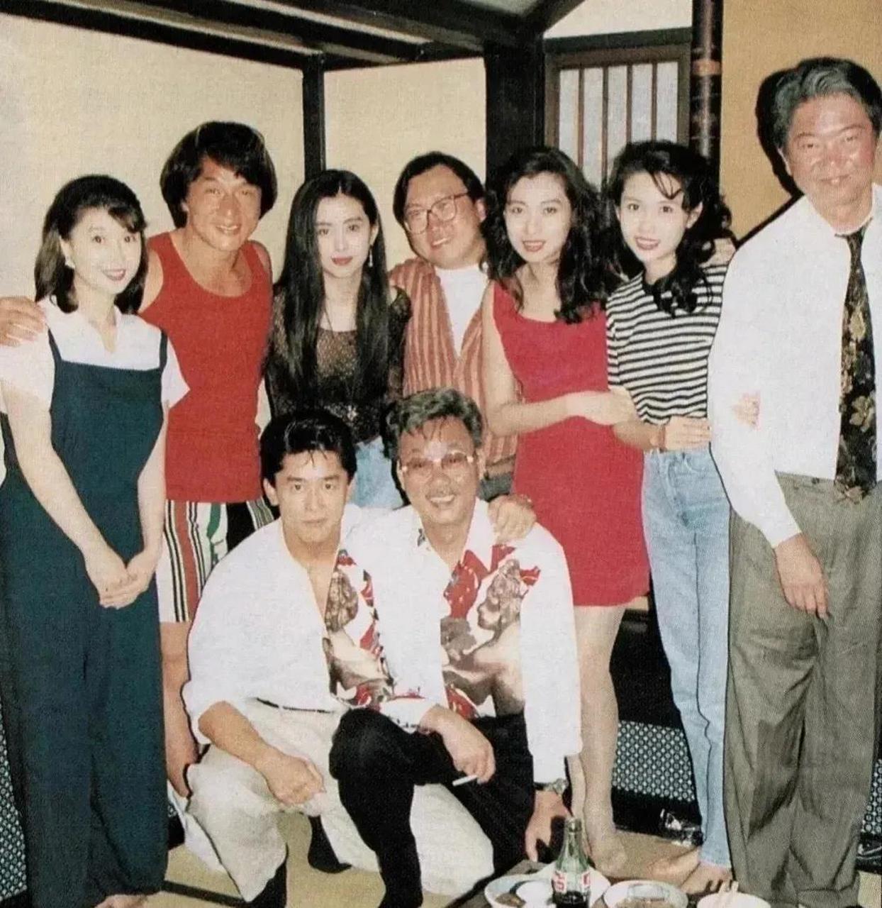 90年代的香港时期,许多当年的港星聚在一起合影留念.