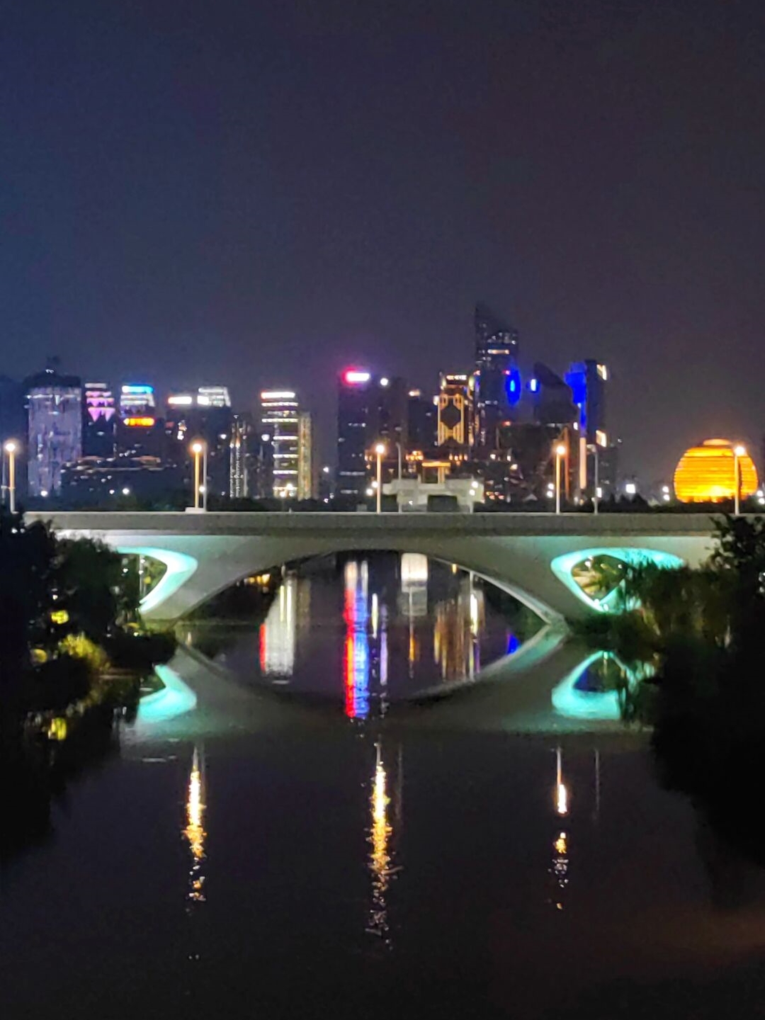 杭州的城市地标这是一座以杭首字母h作为形状的双塔俗称大裤衩