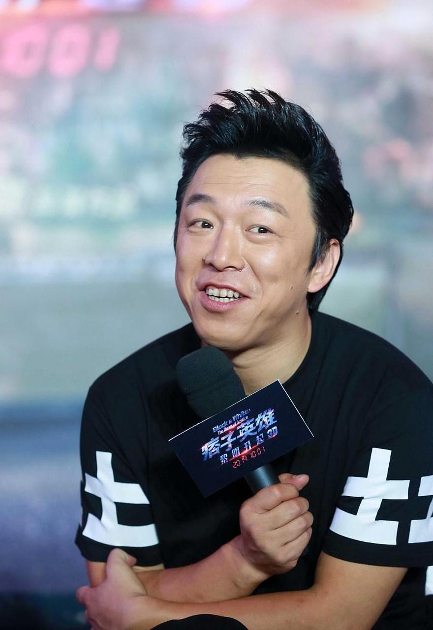 在一次青年电影节上,姜文被黄渤呛到:"这么严肃的电影节,你怎么来了?