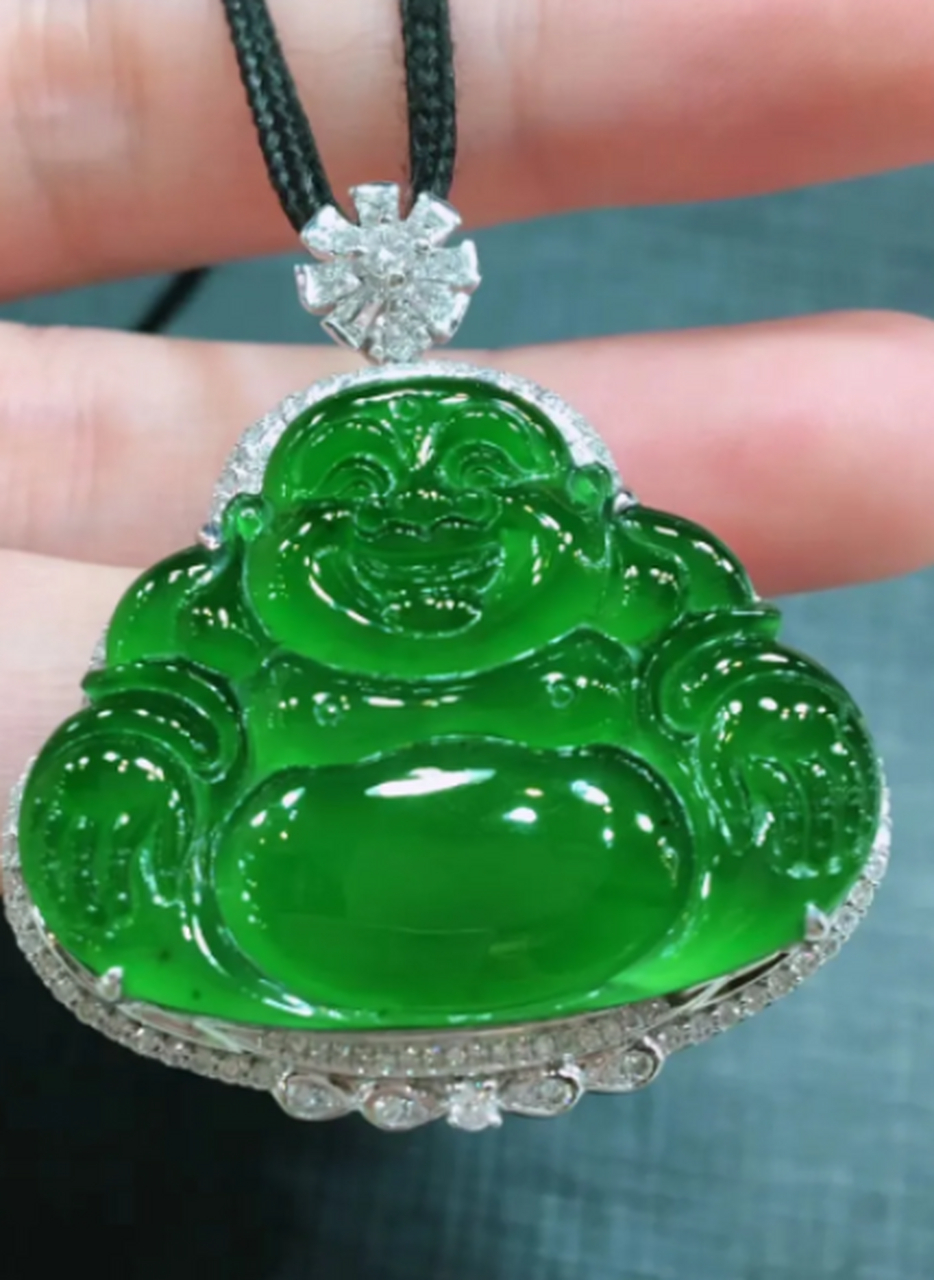 点击头像看直播##翡翠原石#帝王绿大佛吊坠 厚装饱满 完美 18k金锨抖