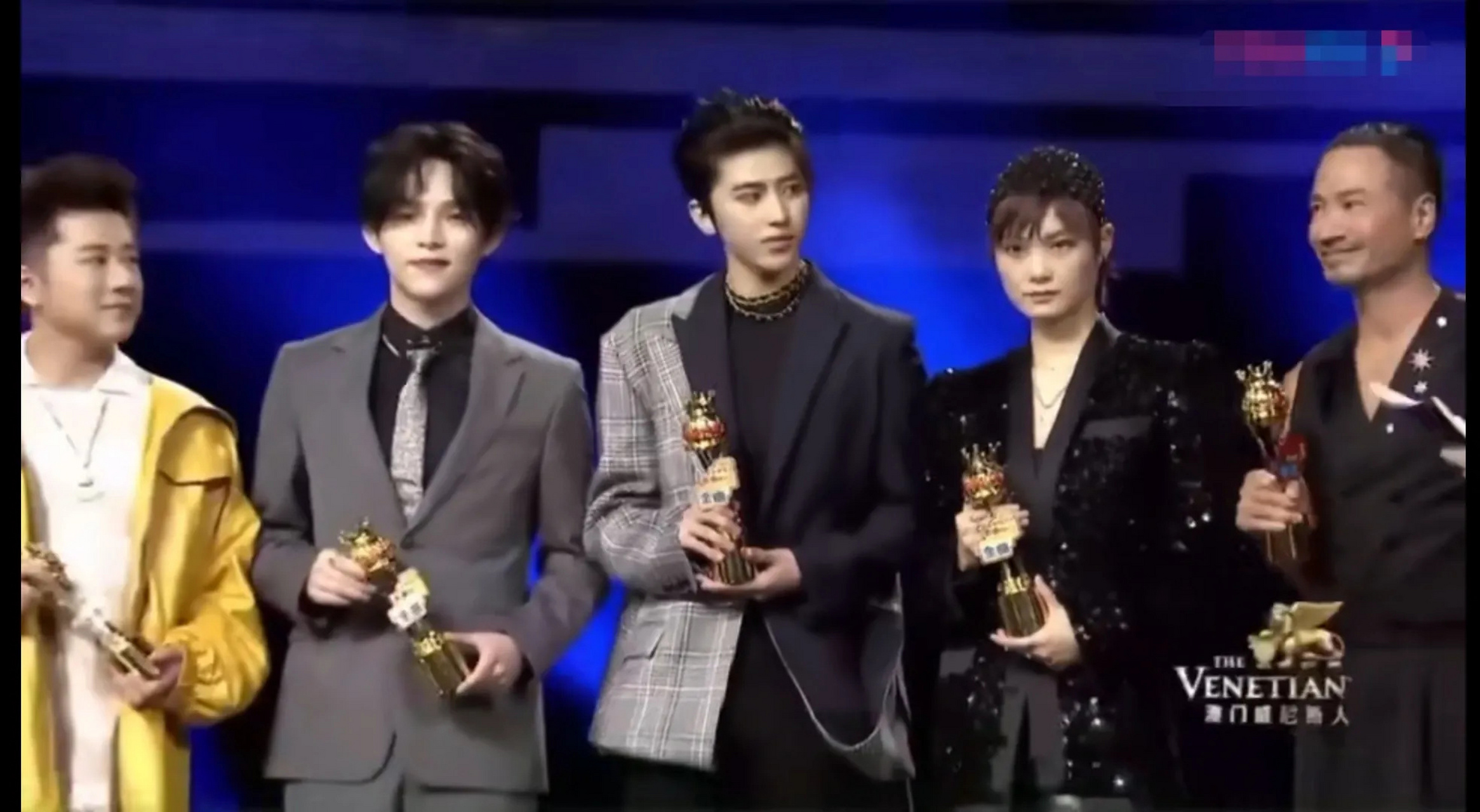 2019年,华歌榜金曲奖在澳门举行,李宇春与蔡徐坤,朱星杰等一同上台