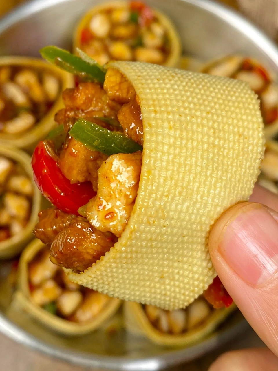 豆皮鸡肉卷低脂低卡好吃不胖  又香又辣,趁热吃哦,真的香迷糊啦  食材