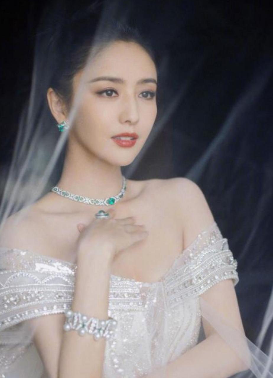 佟丽娅婚纱照!这是又要嫁人了吗?