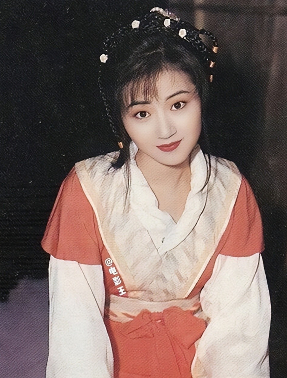 1995年,甄子丹在拍摄《精武门》时对女神万绮雯一见钟情,为了她甄子丹