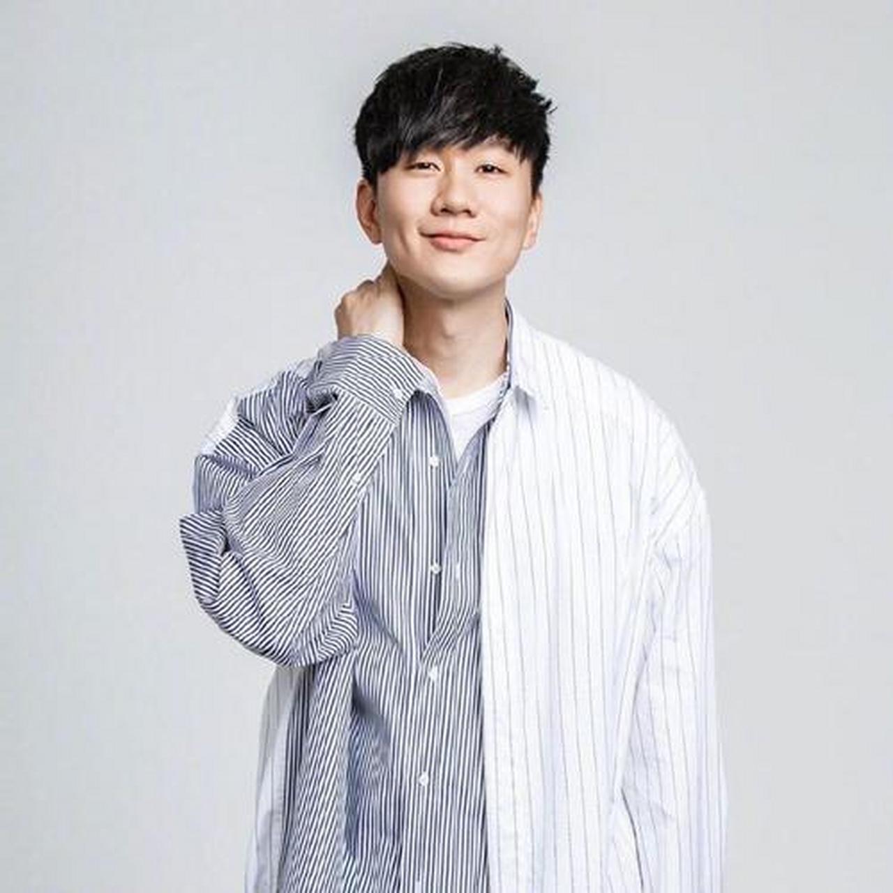 林俊杰,1981年3月27日出生于新加坡,祖籍中国福建省厦门市同安区