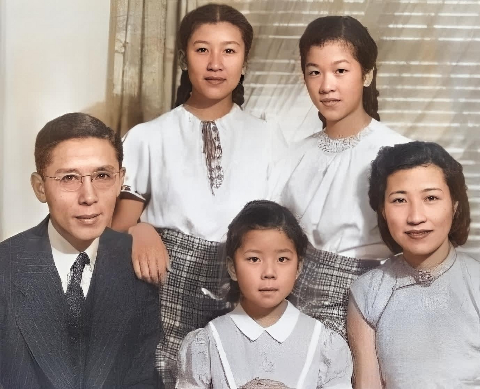 1932年,30岁的清华大学教授周培源与22岁的妻子王蒂结婚!