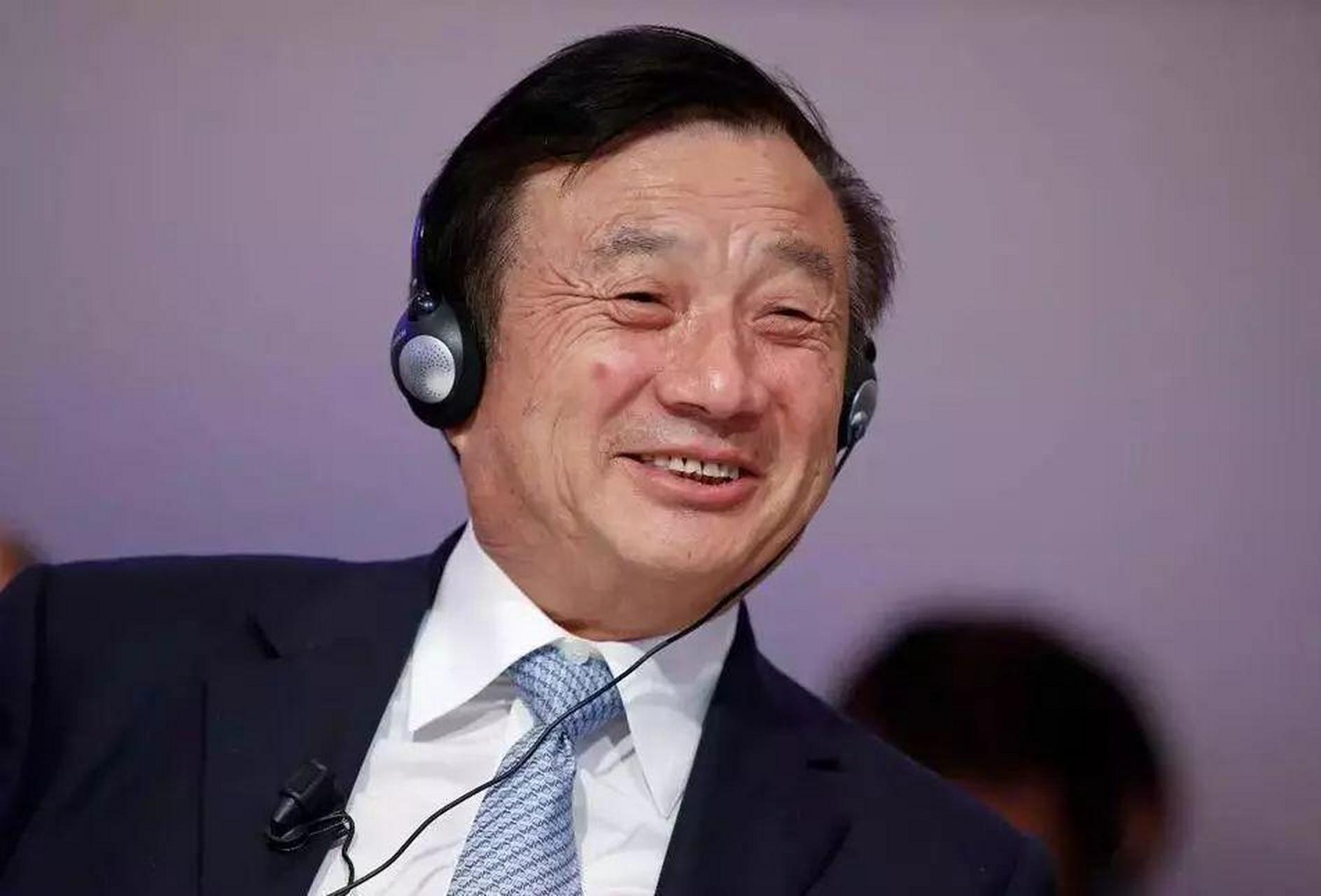 原来是早高峰上班时间,任正非一踏进电梯就听到了超载的声音.