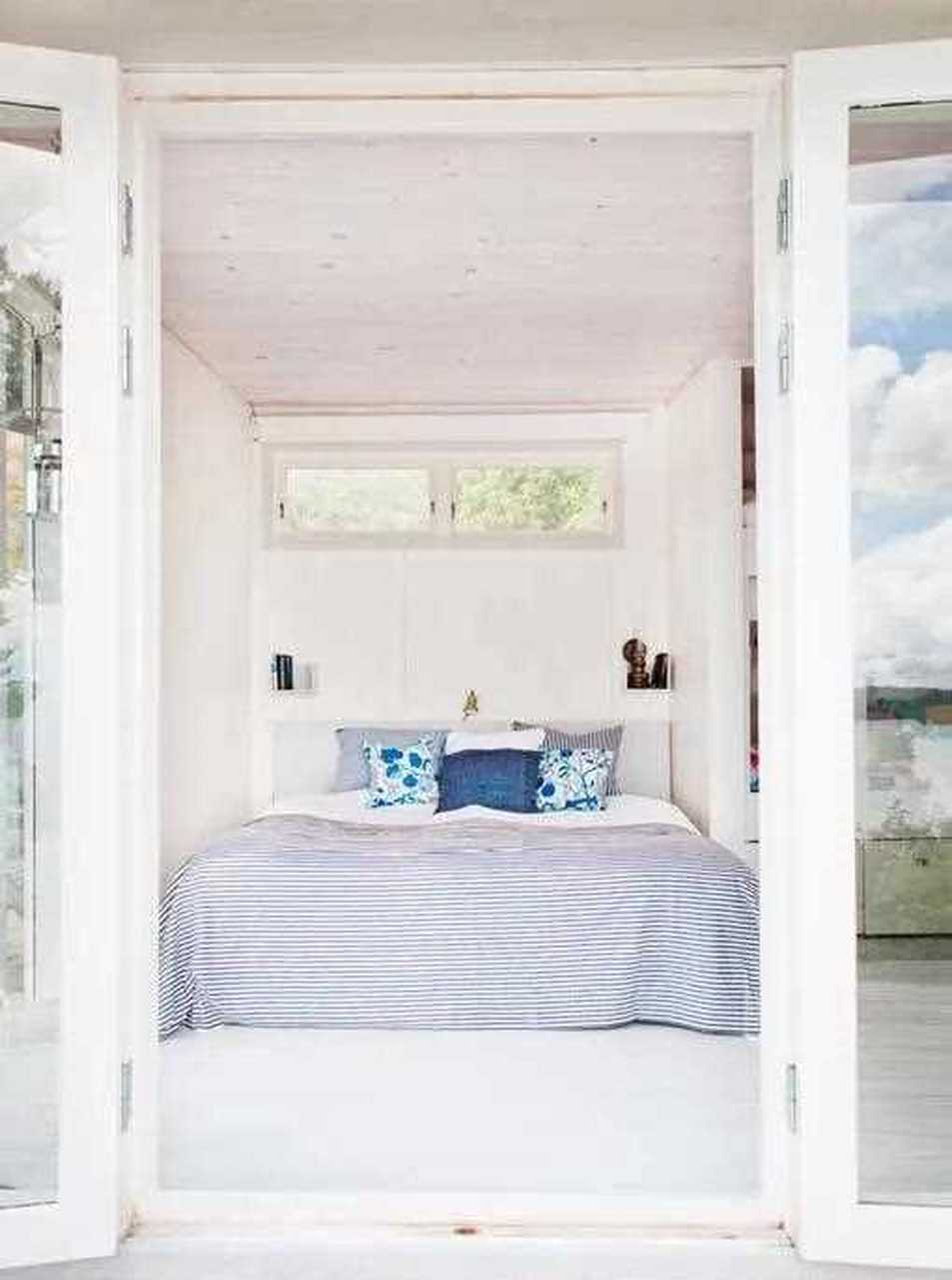 瑞典湖边15平方米的小房子,住着一个五口之家 爸爸,妈妈,三个孩子和