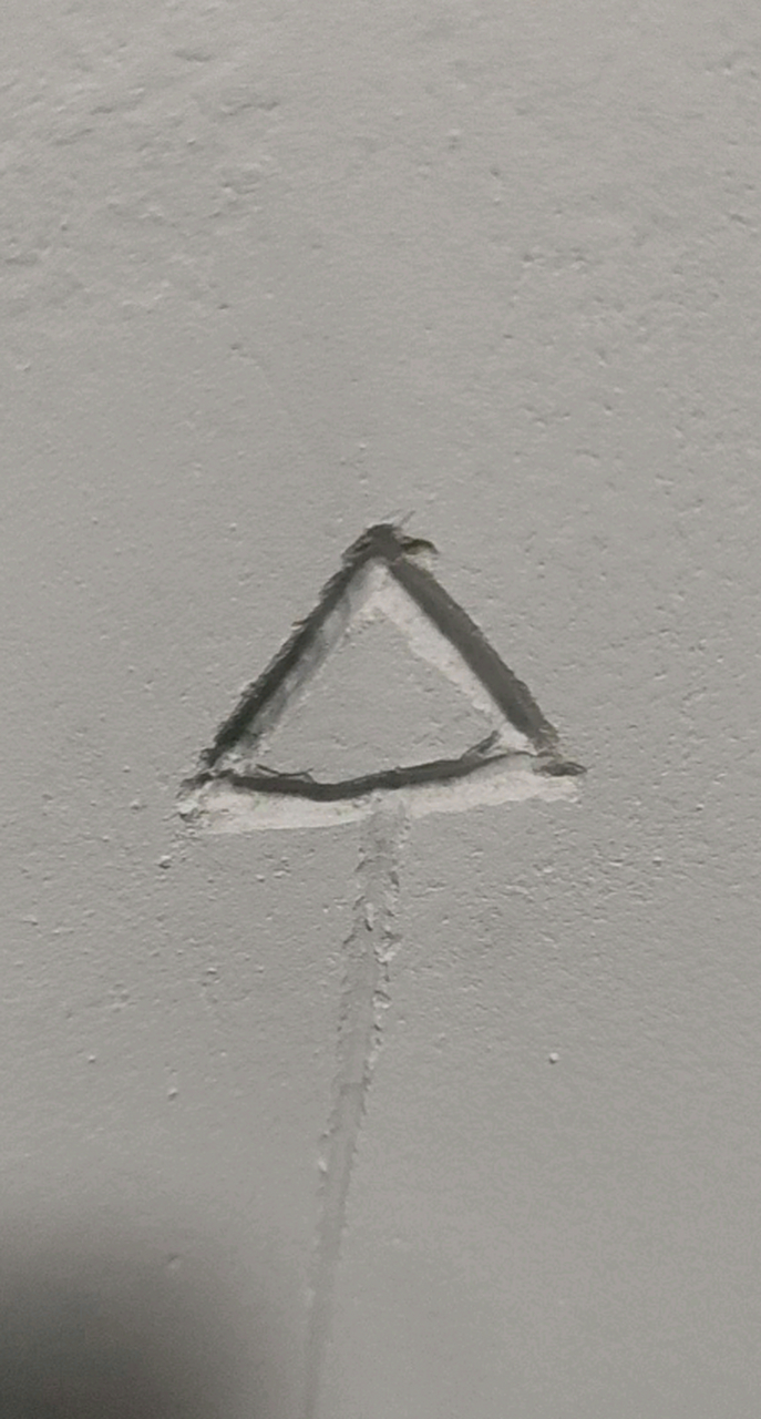 今天发现门口被标记了,这是什么意思?哪个组织?