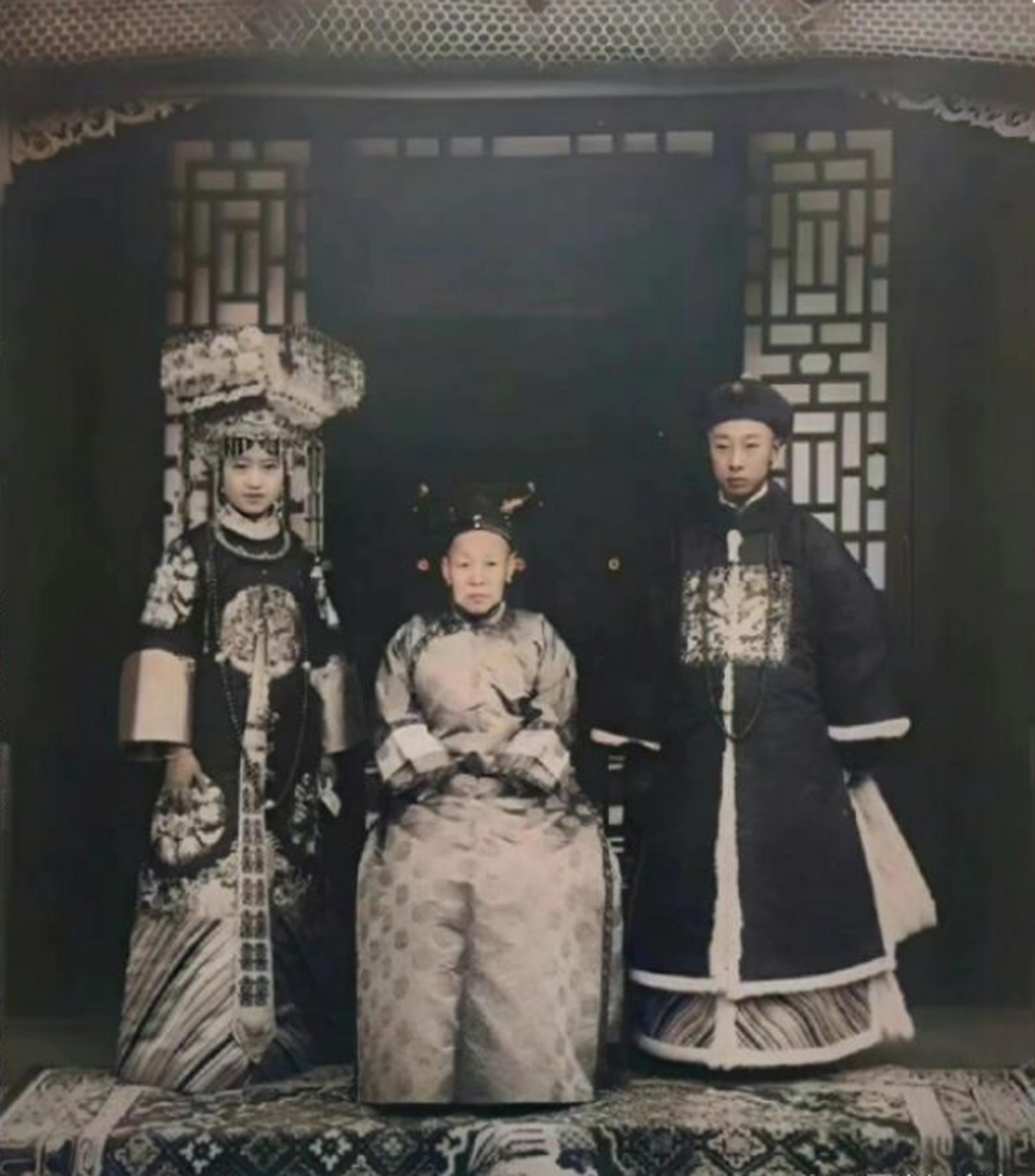 薄仪的弟弟溥杰与珍妃的侄女唐石霞的结婚照片