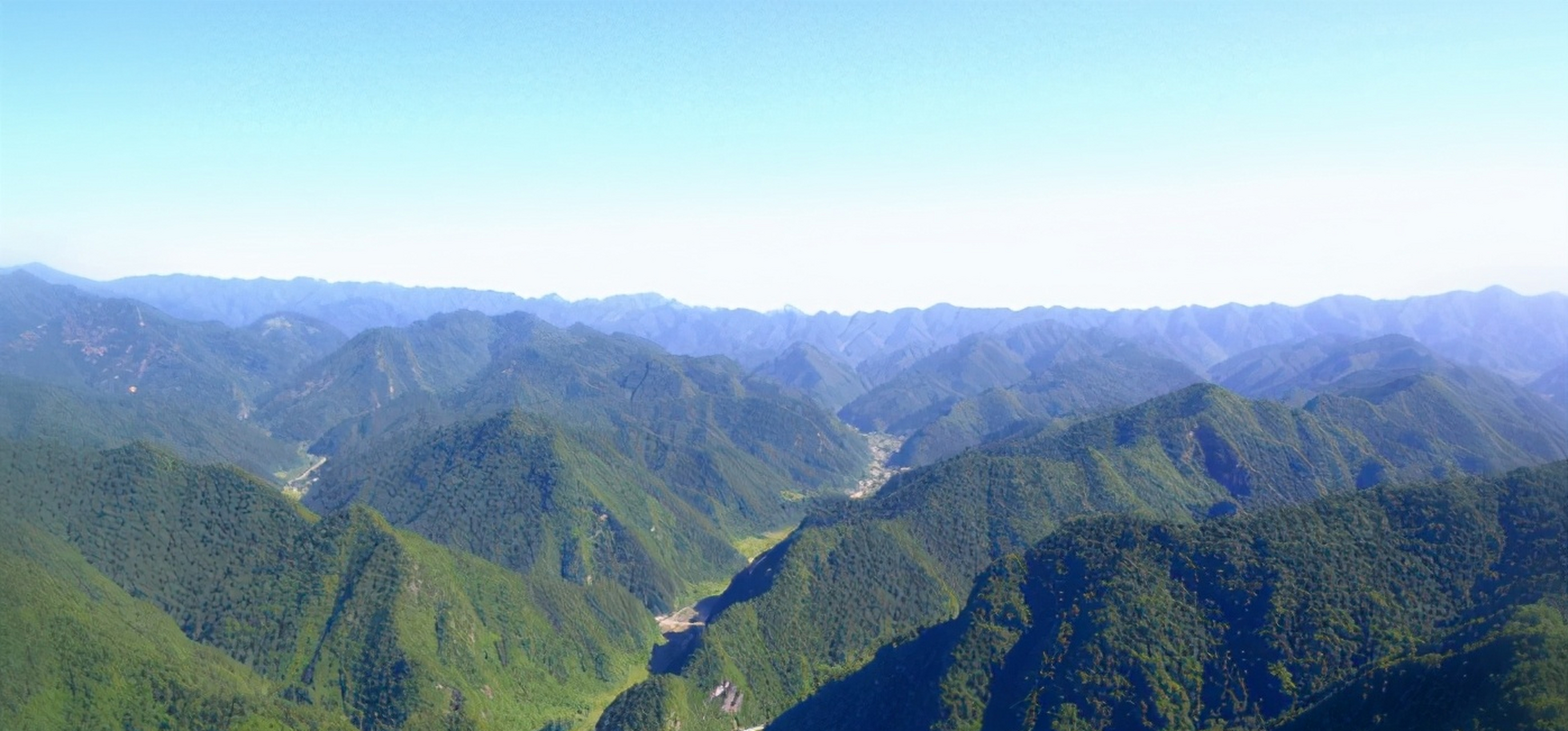 秦岭是很多天子心中的中华龙脉,也是现如今很多文人墨客书写的对象.