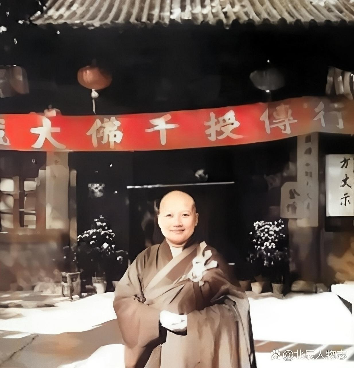 姜昆问她:"你为什么要出家?"李娜平静地回答:"我不是和尚,是家!