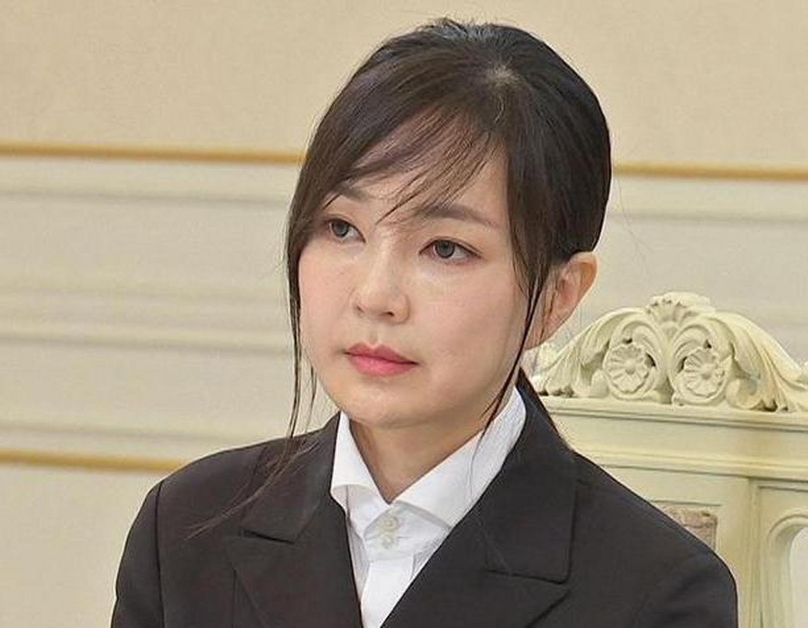 50岁韩国第一夫人,金建希眼睛挺好看