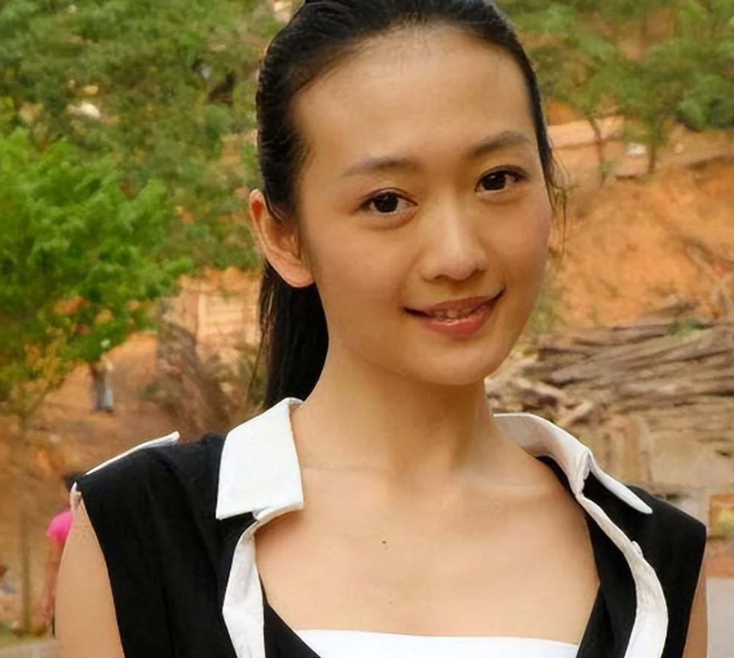 王鸥年轻时为什么无人追?看过她年轻时的照片,原来是这样变美的