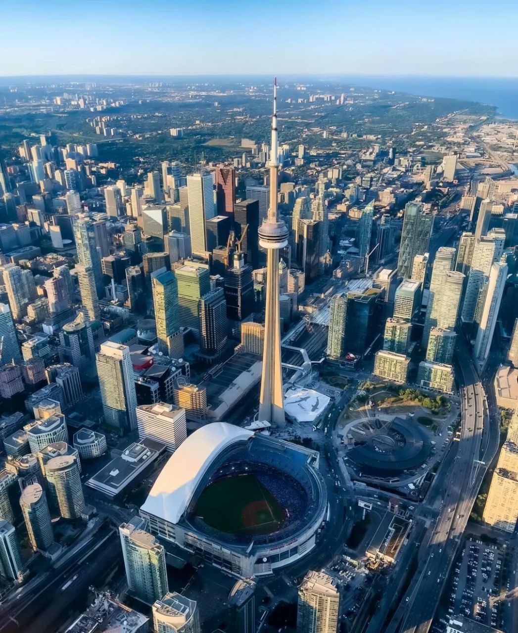 高楼不输芝加哥  多伦多,加拿大最大城市,市区人口290万人,人均gdp为