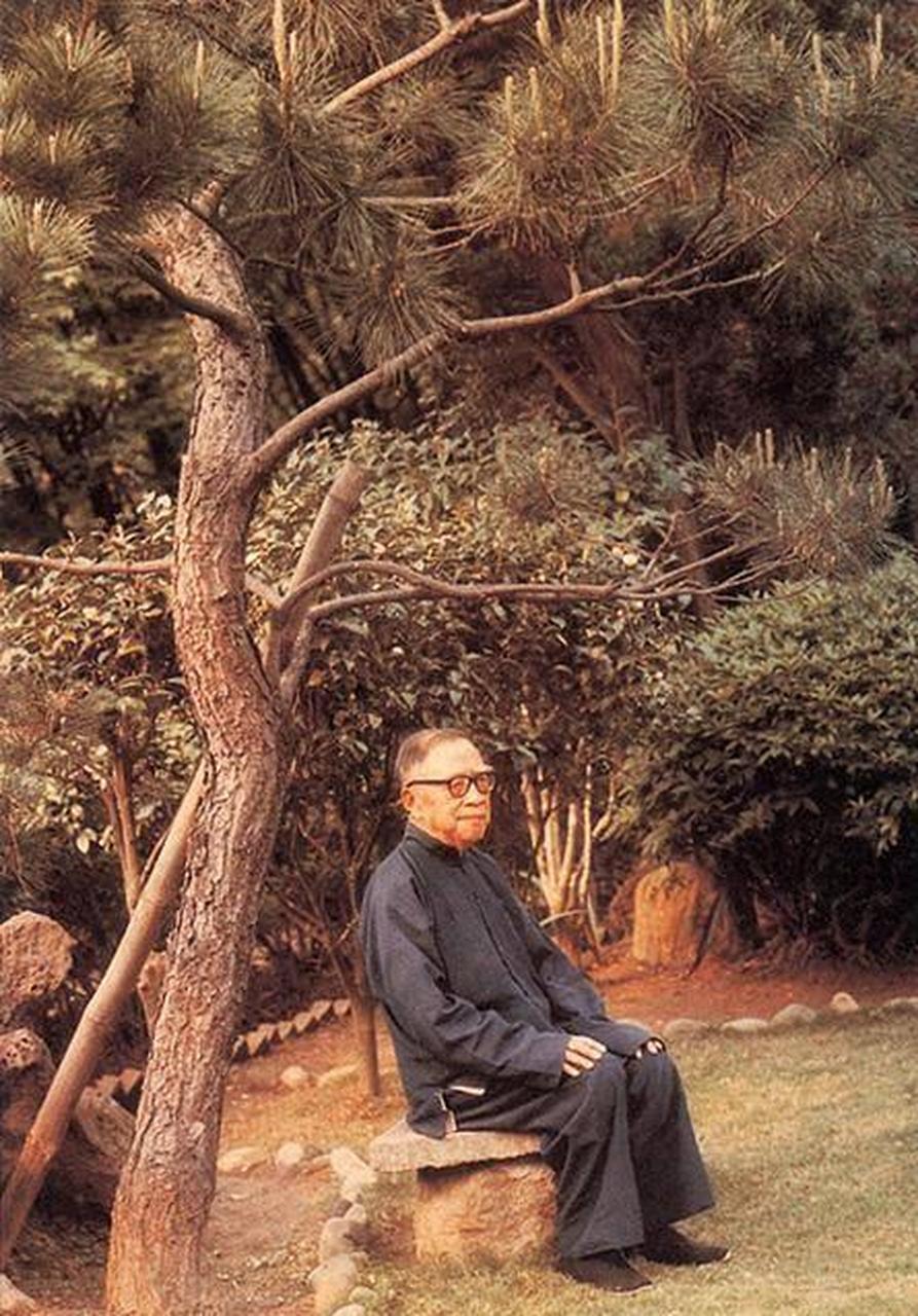 王光英,一个出生于1919年的男子,他的父亲曾在北洋军阀任职,但却毕业