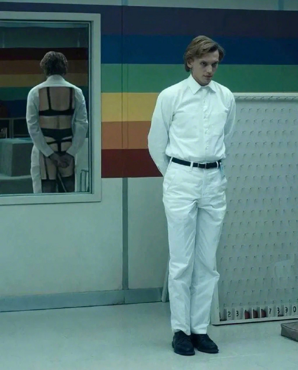 正面朋友圈 背面微博