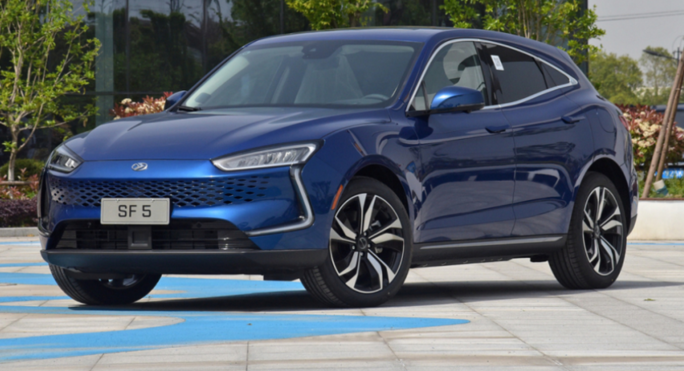 对于金康赛力斯推出的赛力斯sf5,也许部分消费者感到比较陌生,不过这