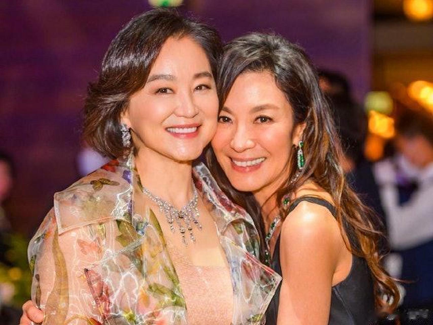 68岁林青霞同陶敏明游日孭2万蚊bv手袋,拥11亿豪宅,个袋算小儿科!