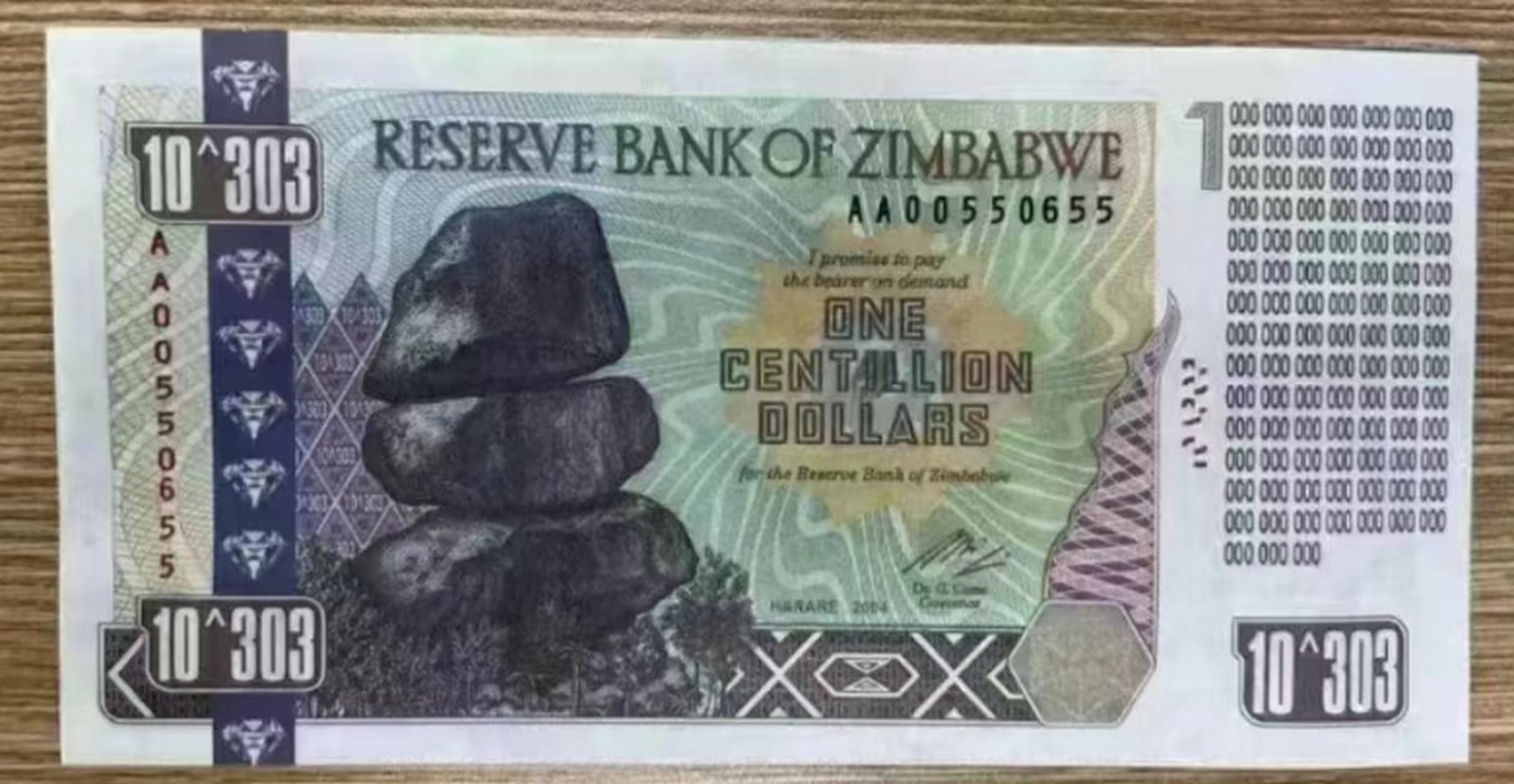 这张津巴布韦货币面值已经达到10的303次方,也不知是真是假.